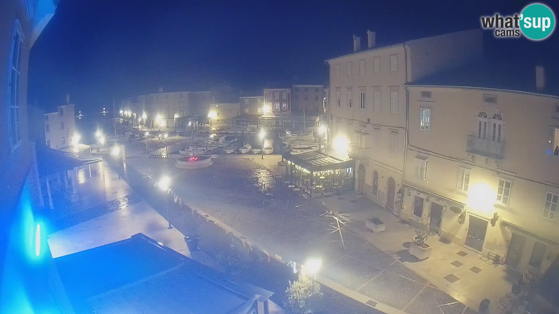 LIVE cam Cres city – place principale et “mandrač” – île de Cres – Croatie