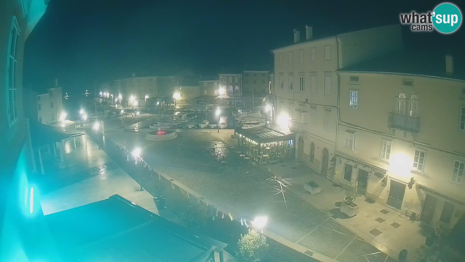 Cámara en vivo ciudad de Cres – plaza principal y “mandrač” – isla de Cres – Croacia