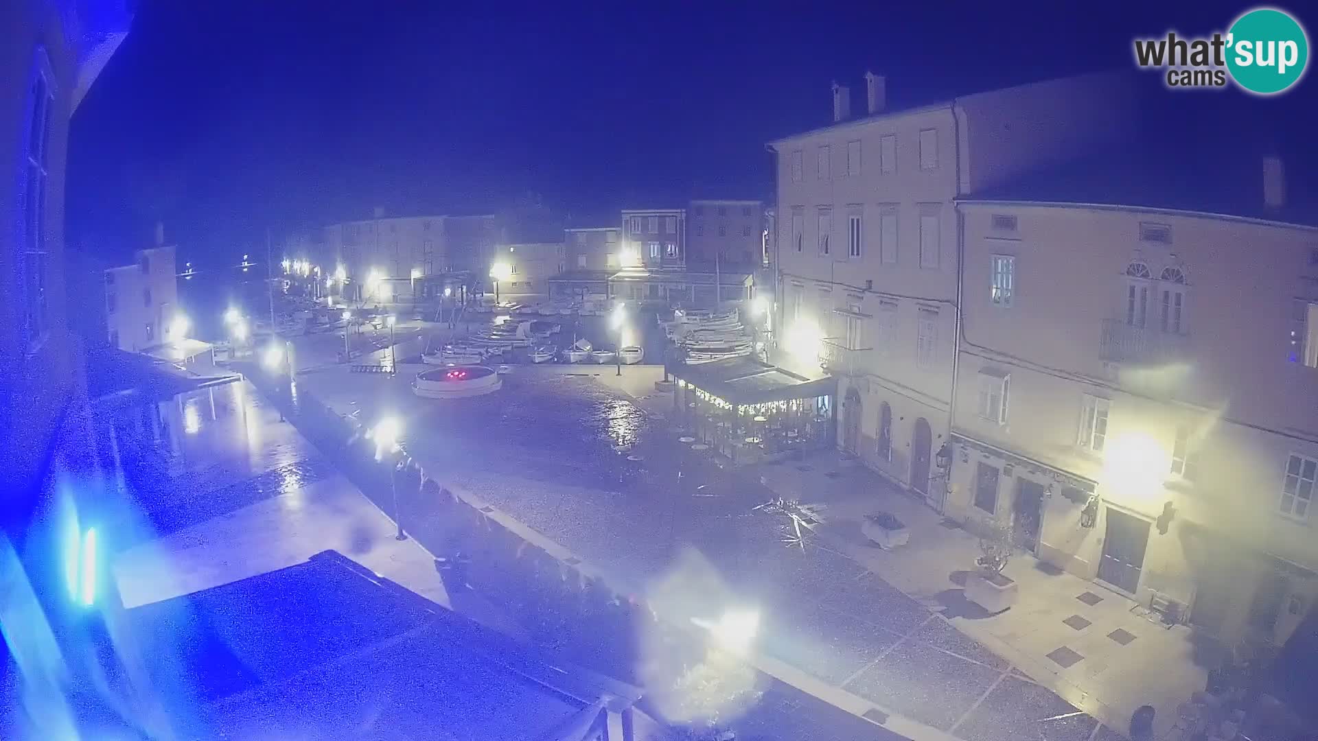 Cámara en vivo ciudad de Cres – plaza principal y “mandrač” – isla de Cres – Croacia