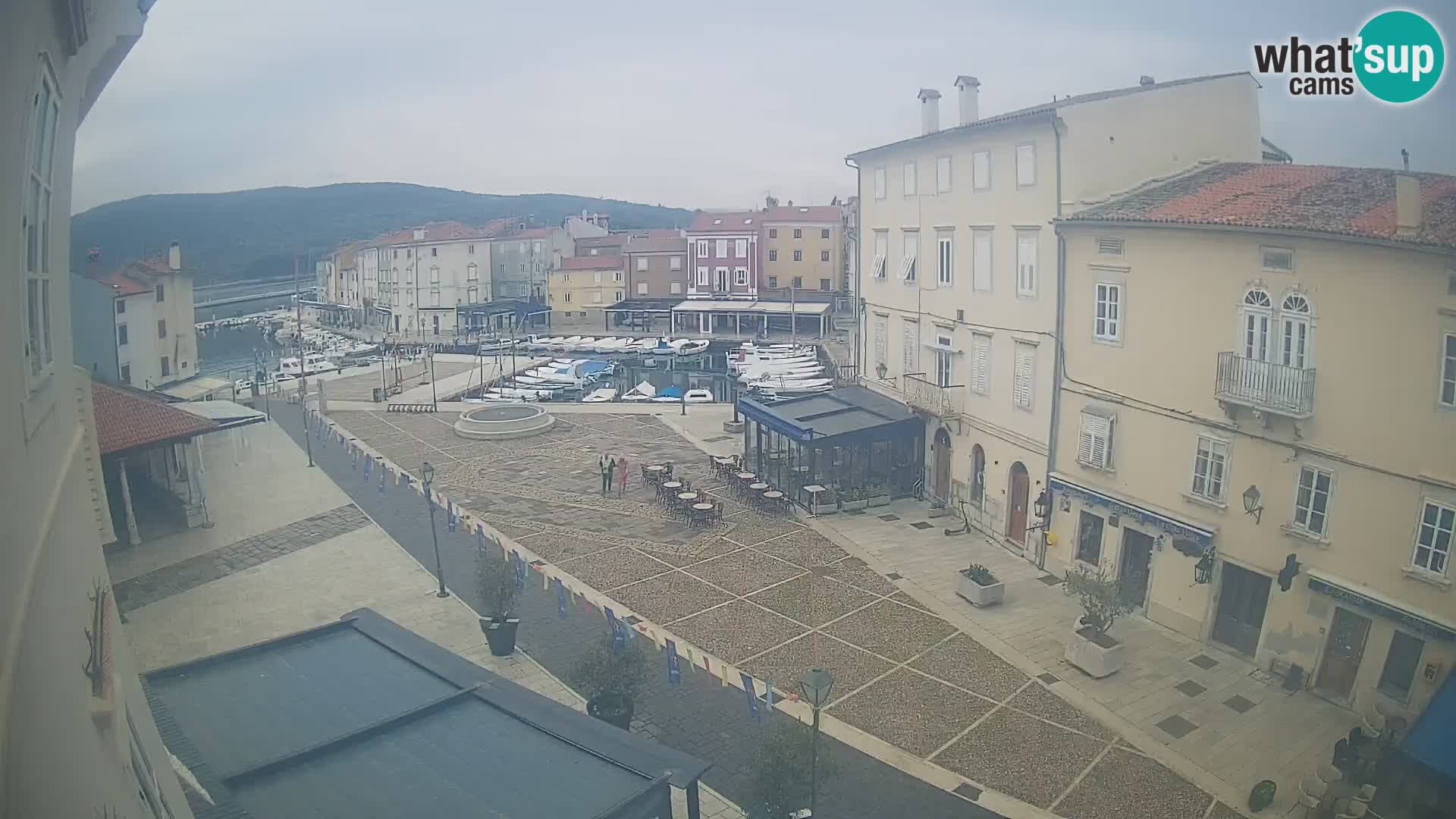 LIVE cam Cres city – place principale et “mandrač” – île de Cres – Croatie