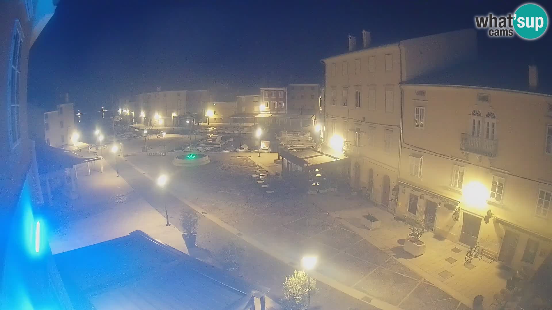 Cámara en vivo ciudad de Cres – plaza principal y “mandrač” – isla de Cres – Croacia