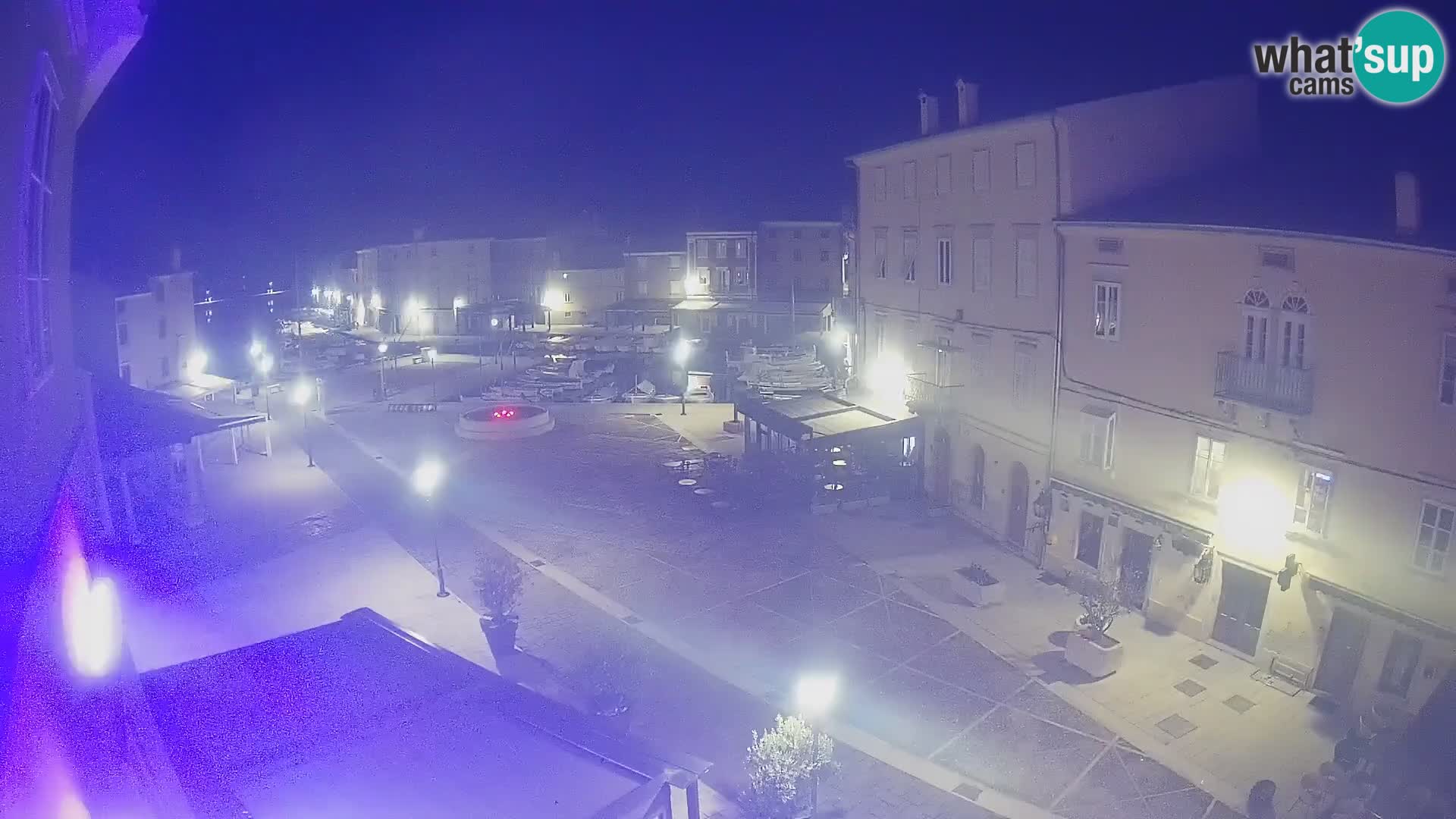 Kamera v ŽIVO Cres mesto – glavni trg in “mandrač” – otok Cres – Hrvaška