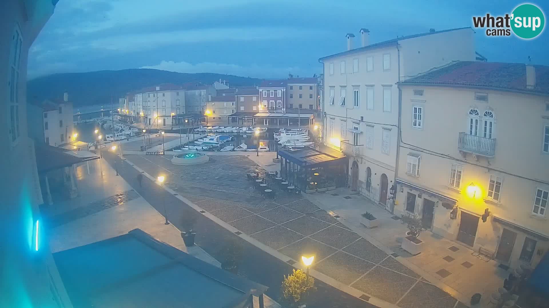 LIVE cam Cres città – piazza principale e “mandrač” – isola di Cherso – Croazia