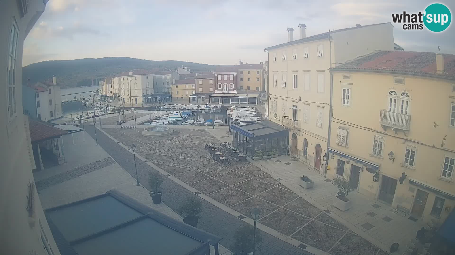 LIVE cam Cres città – piazza principale e “mandrač” – isola di Cherso – Croazia