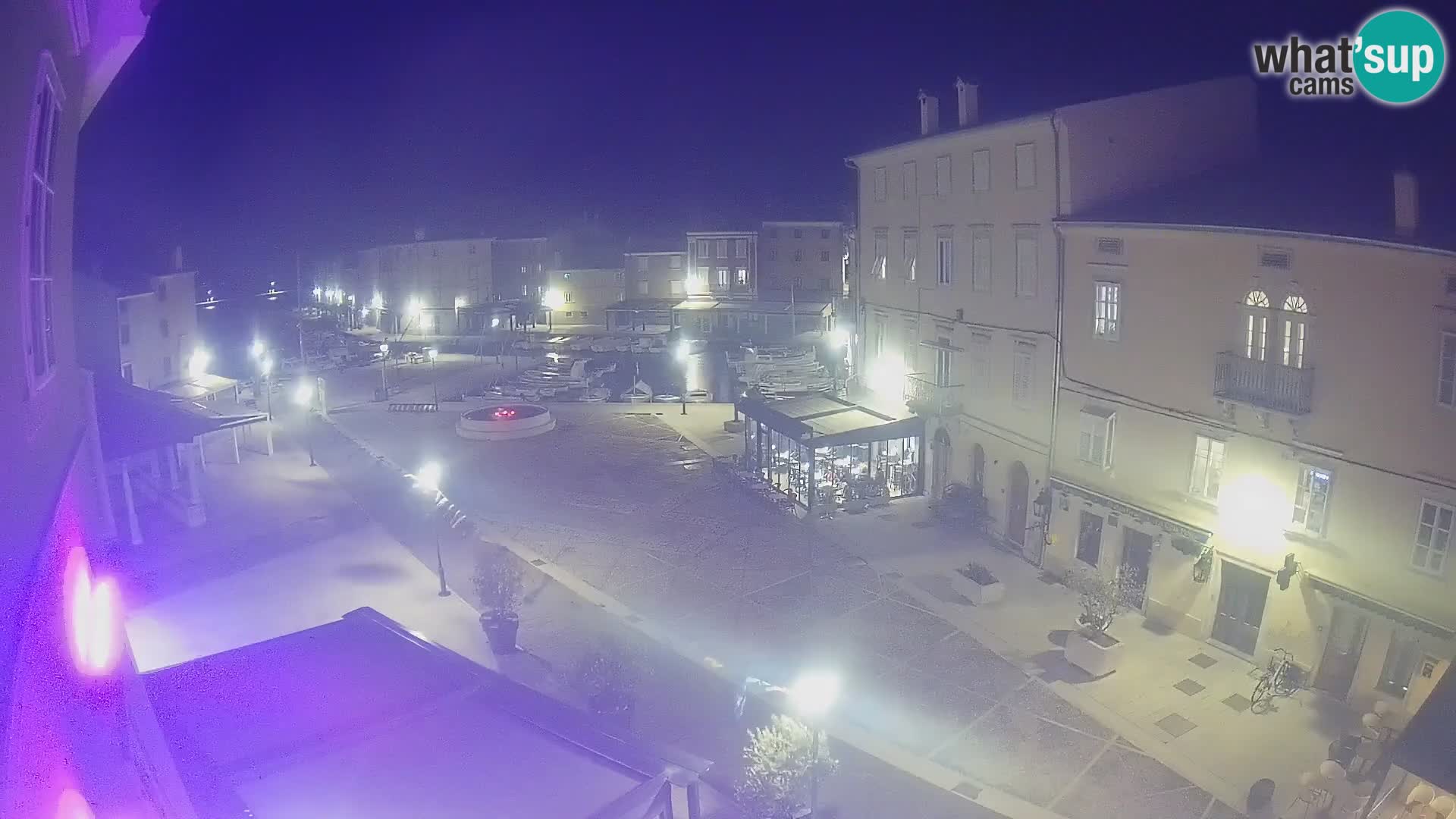 LIVE cam Cres city – place principale et “mandrač” – île de Cres – Croatie