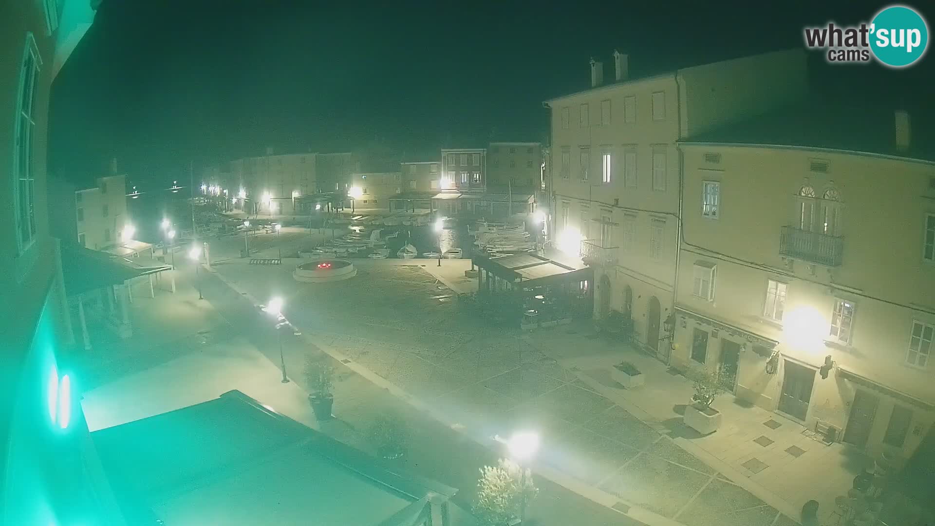 LIVE cam Cres city – place principale et “mandrač” – île de Cres – Croatie