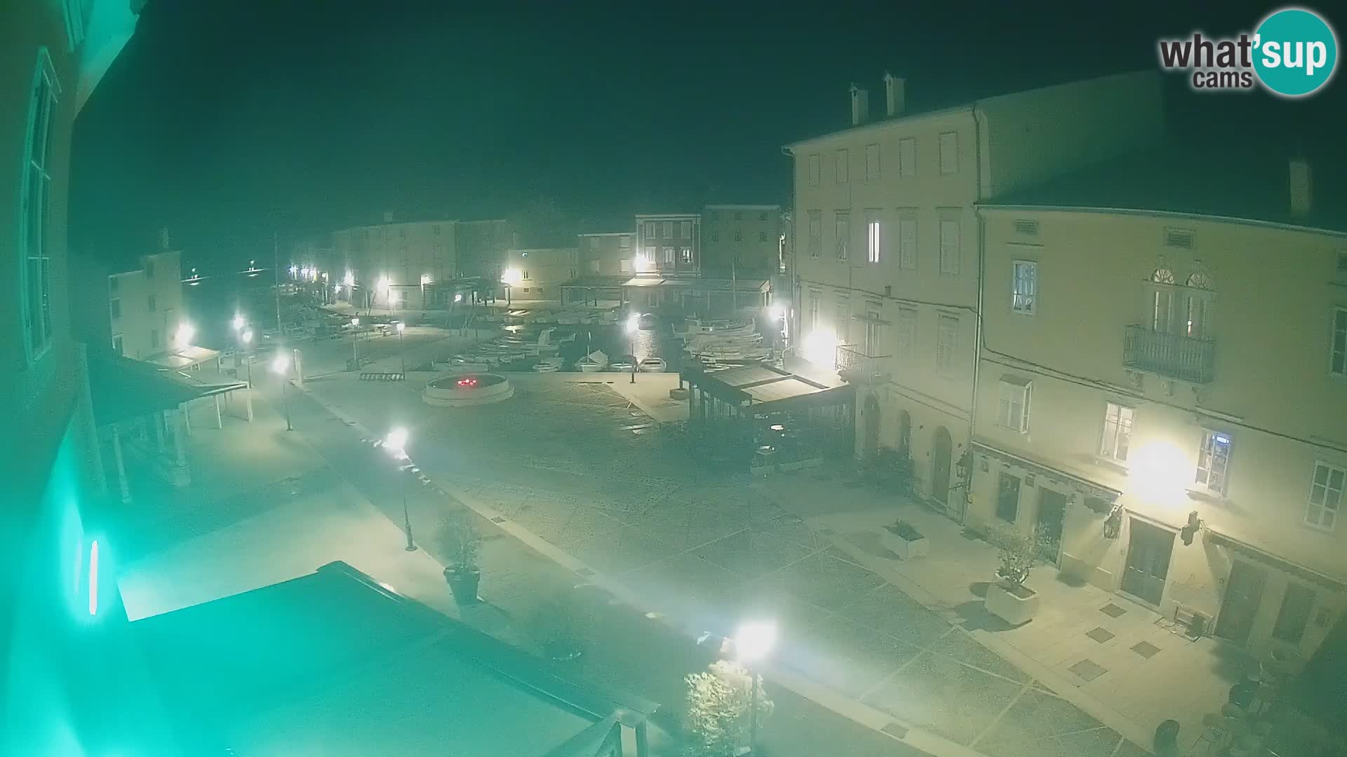 LIVE cam Cres city – place principale et “mandrač” – île de Cres – Croatie