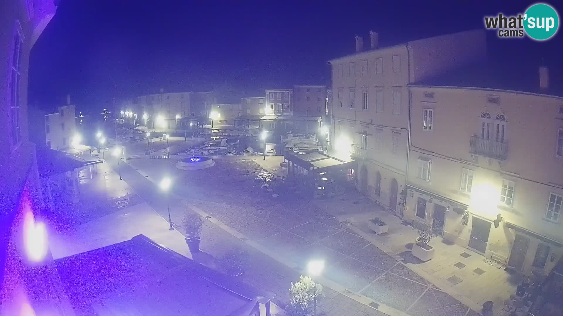 LIVE cam Cres city – place principale et “mandrač” – île de Cres – Croatie