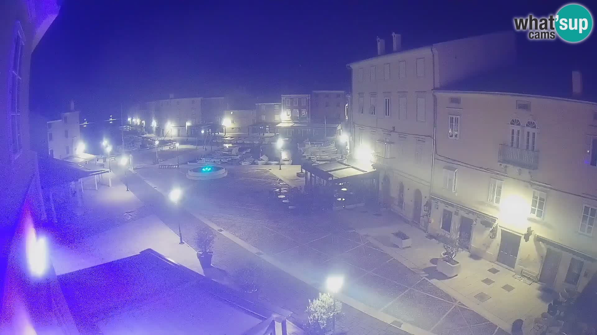 Kamera v ŽIVO Cres mesto – glavni trg in “mandrač” – otok Cres – Hrvaška