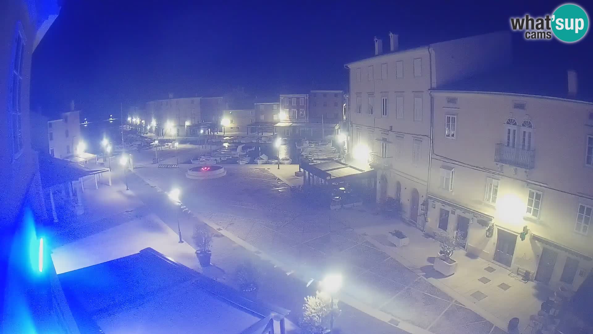 Cámara en vivo ciudad de Cres – plaza principal y “mandrač” – isla de Cres – Croacia