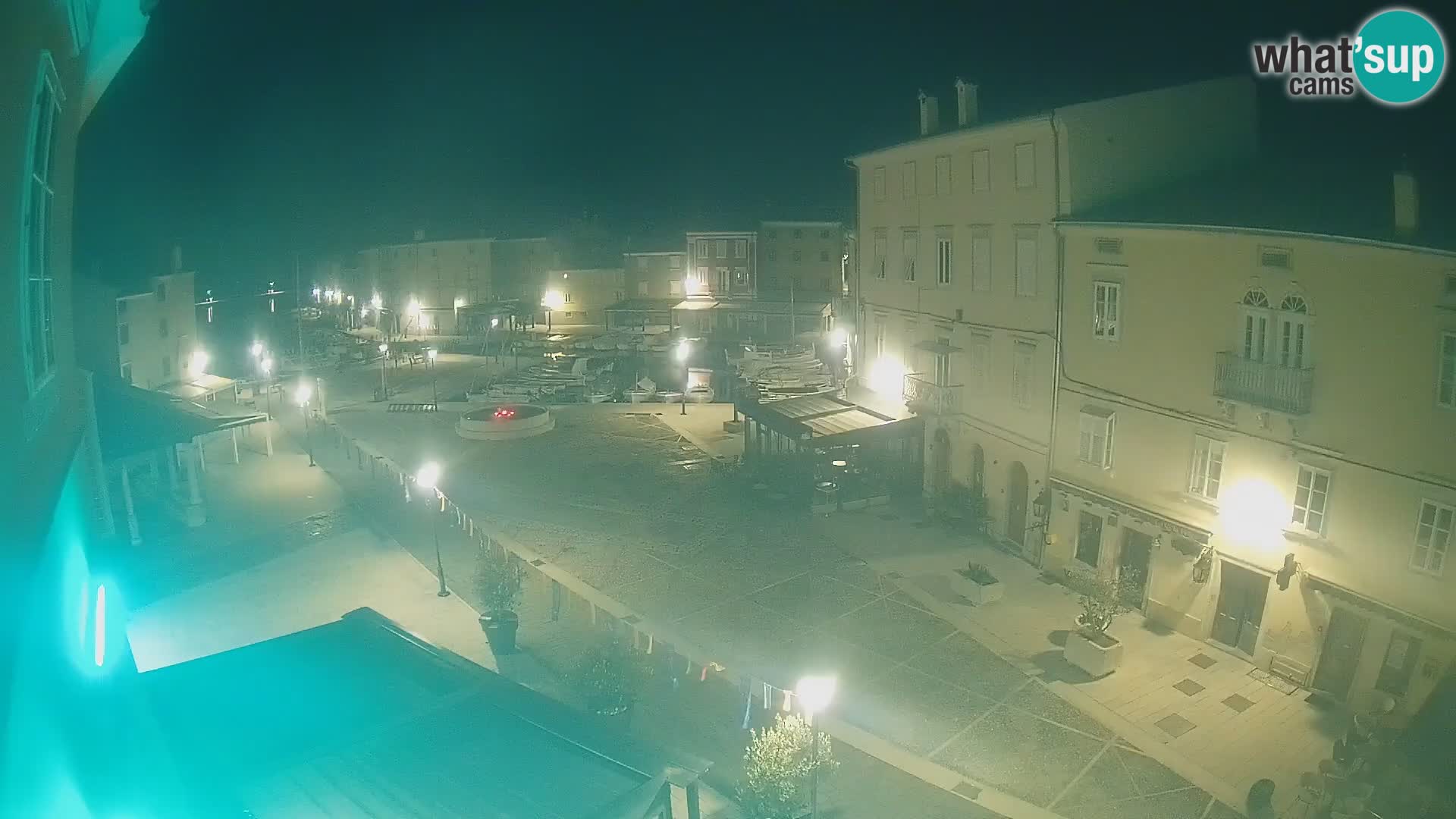 Cámara en vivo ciudad de Cres – plaza principal y “mandrač” – isla de Cres – Croacia
