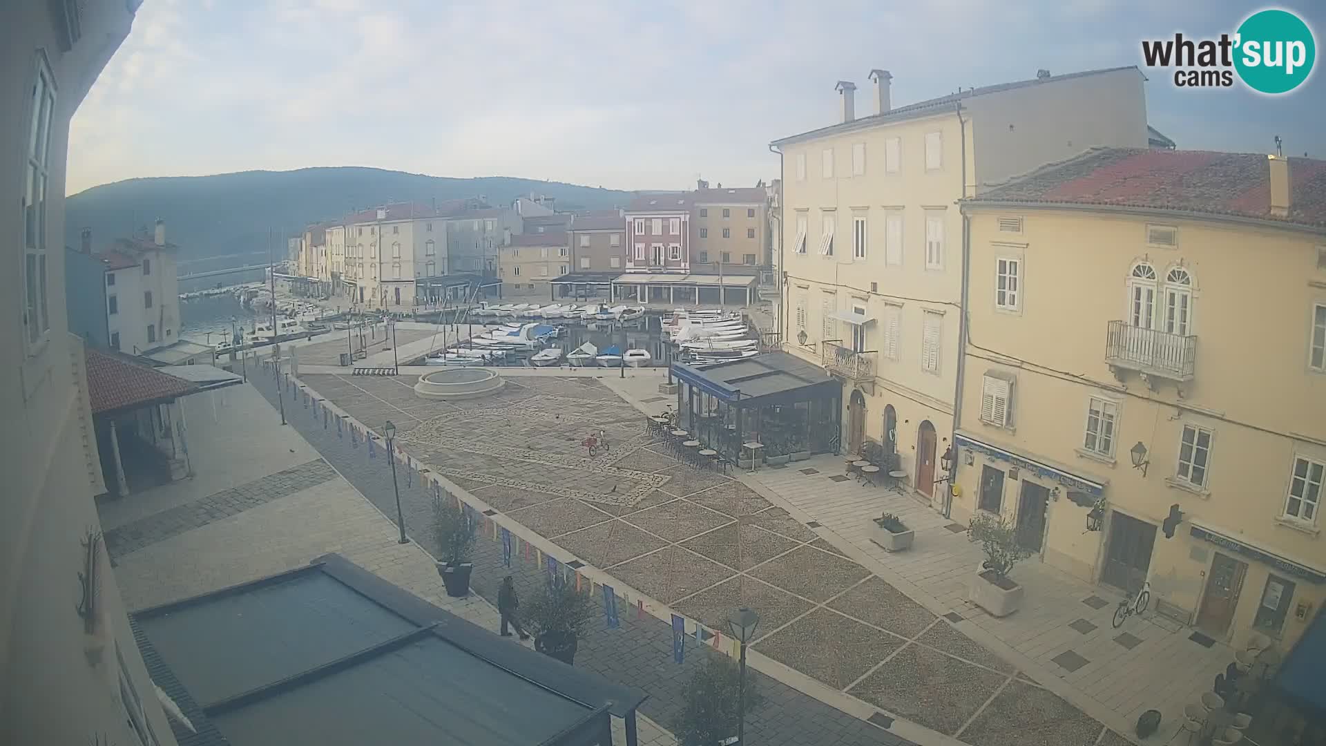 LIVE cam Cres città – piazza principale e “mandrač” – isola di Cherso – Croazia