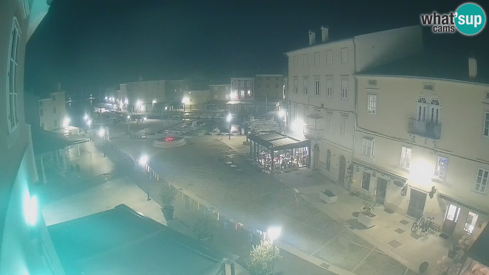 LIVE cam Cres city – place principale et “mandrač” – île de Cres – Croatie