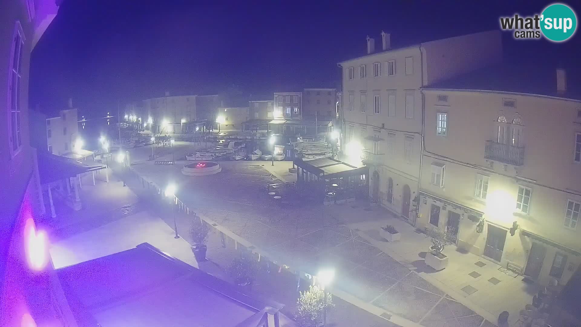 LIVE cam Cres city – place principale et “mandrač” – île de Cres – Croatie