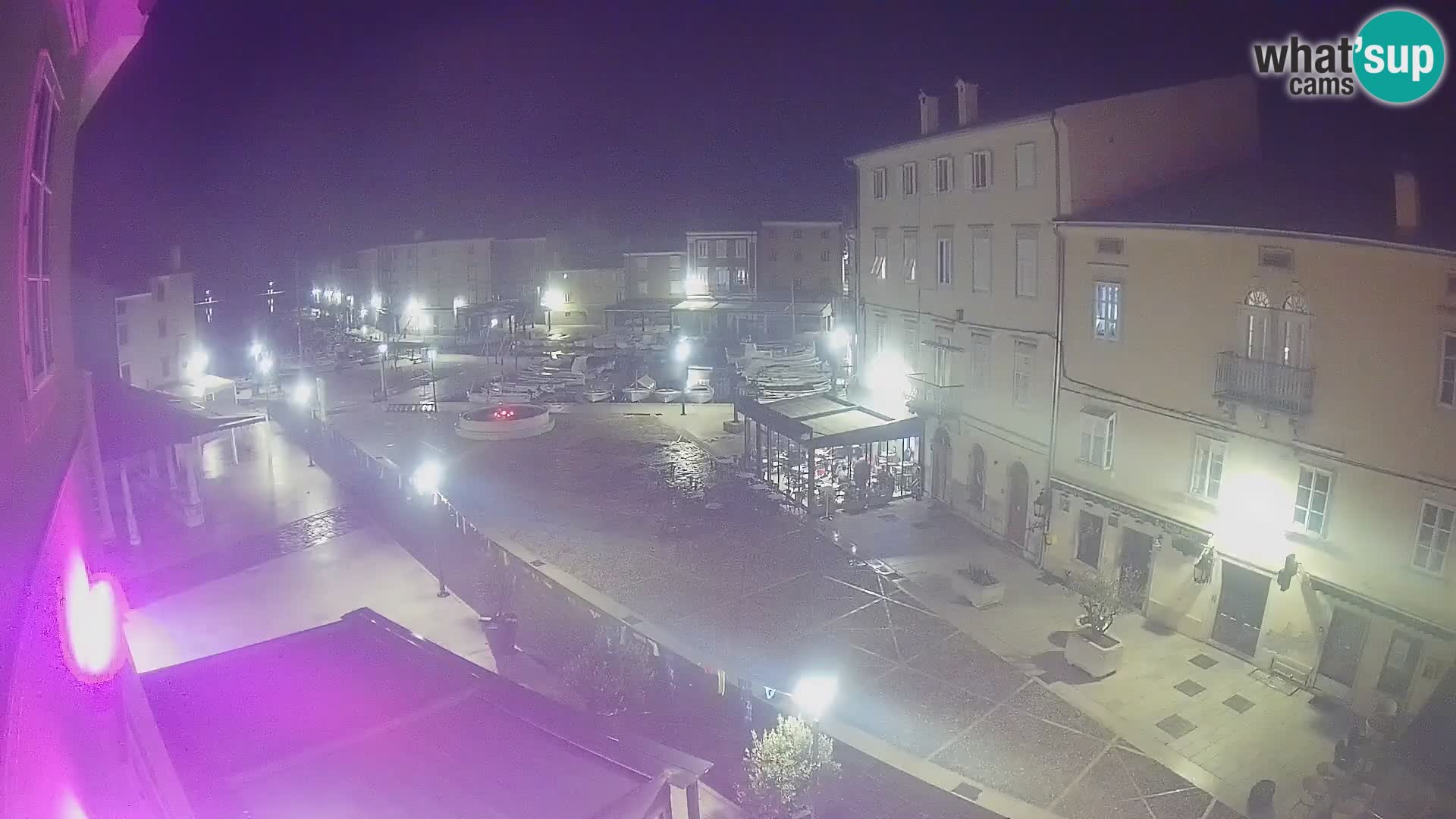 Kamera v ŽIVO Cres mesto – glavni trg in “mandrač” – otok Cres – Hrvaška