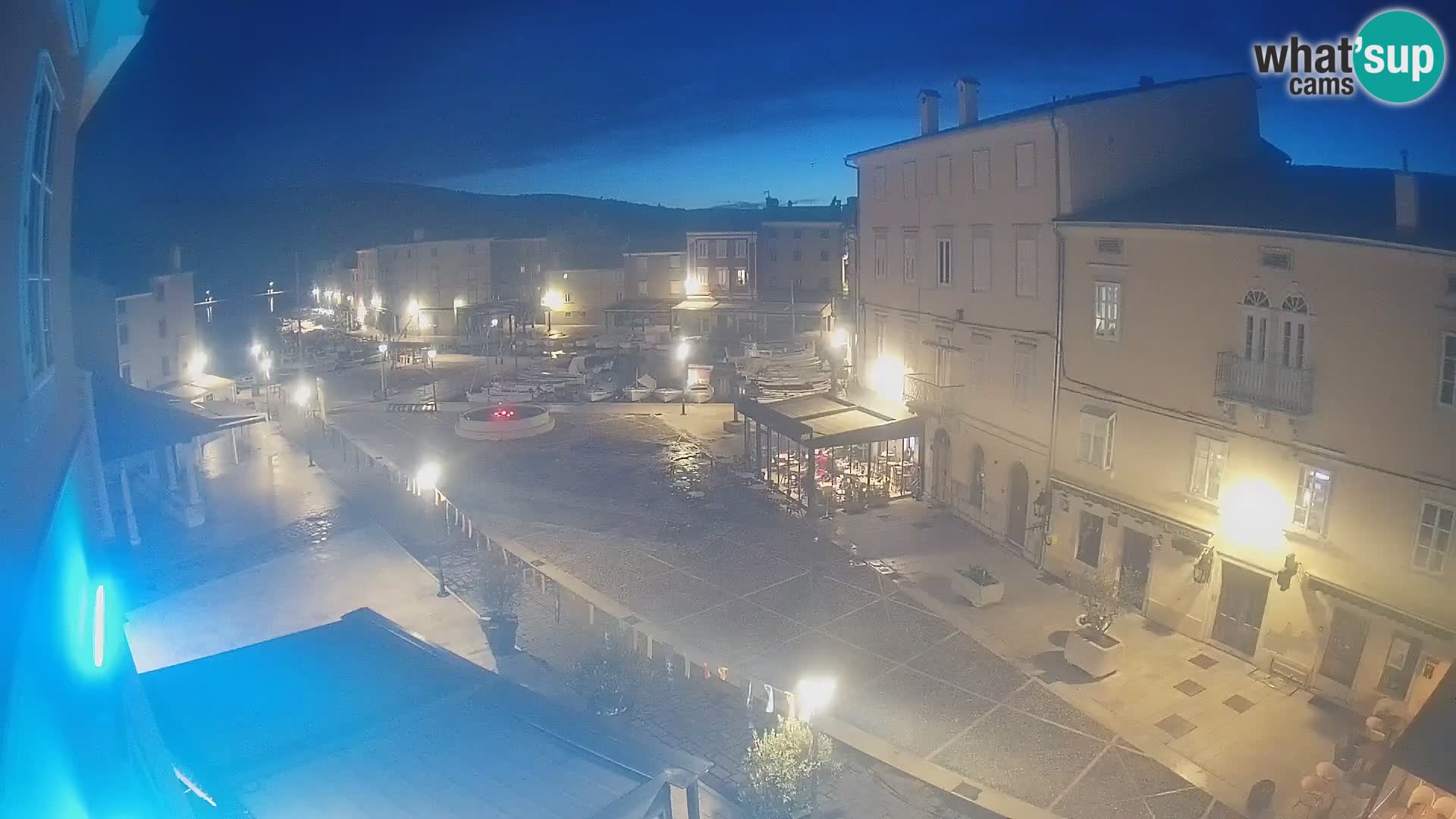 LIVE cam Cres city – place principale et “mandrač” – île de Cres – Croatie