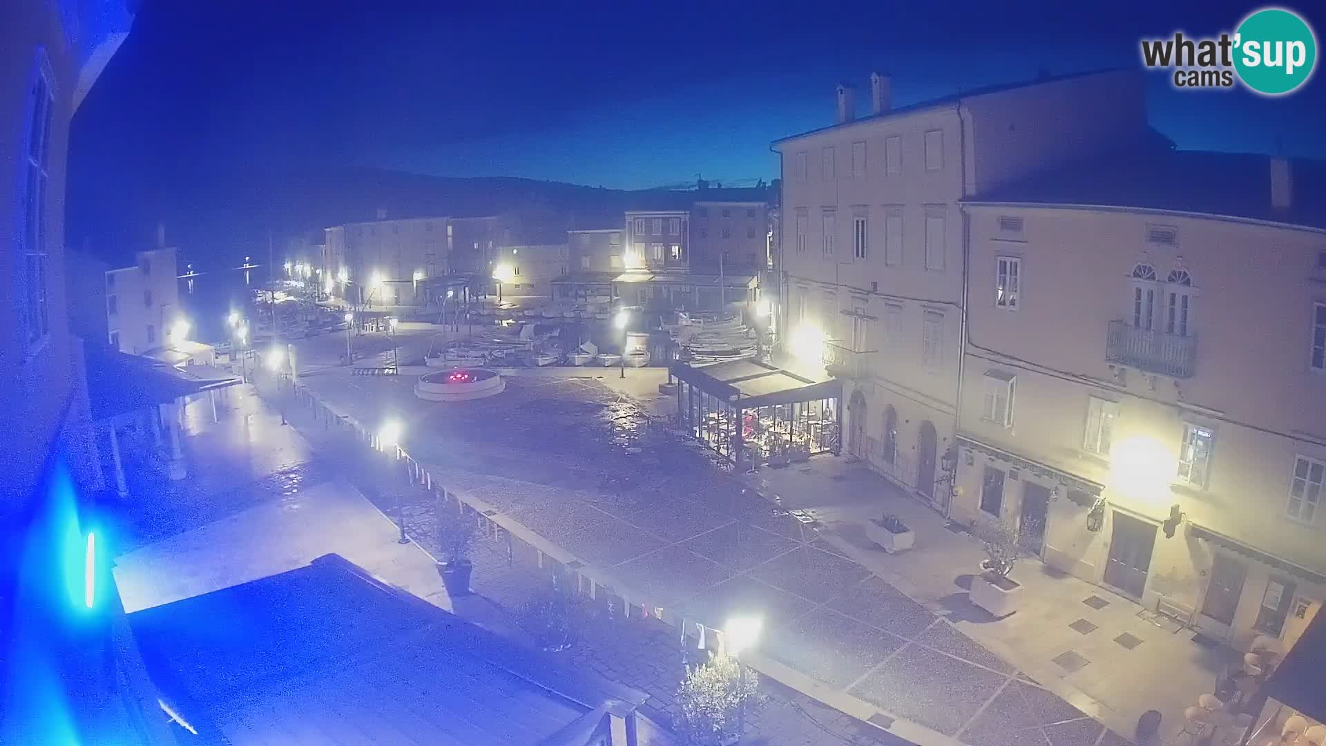 Kamera v ŽIVO Cres mesto – glavni trg in “mandrač” – otok Cres – Hrvaška