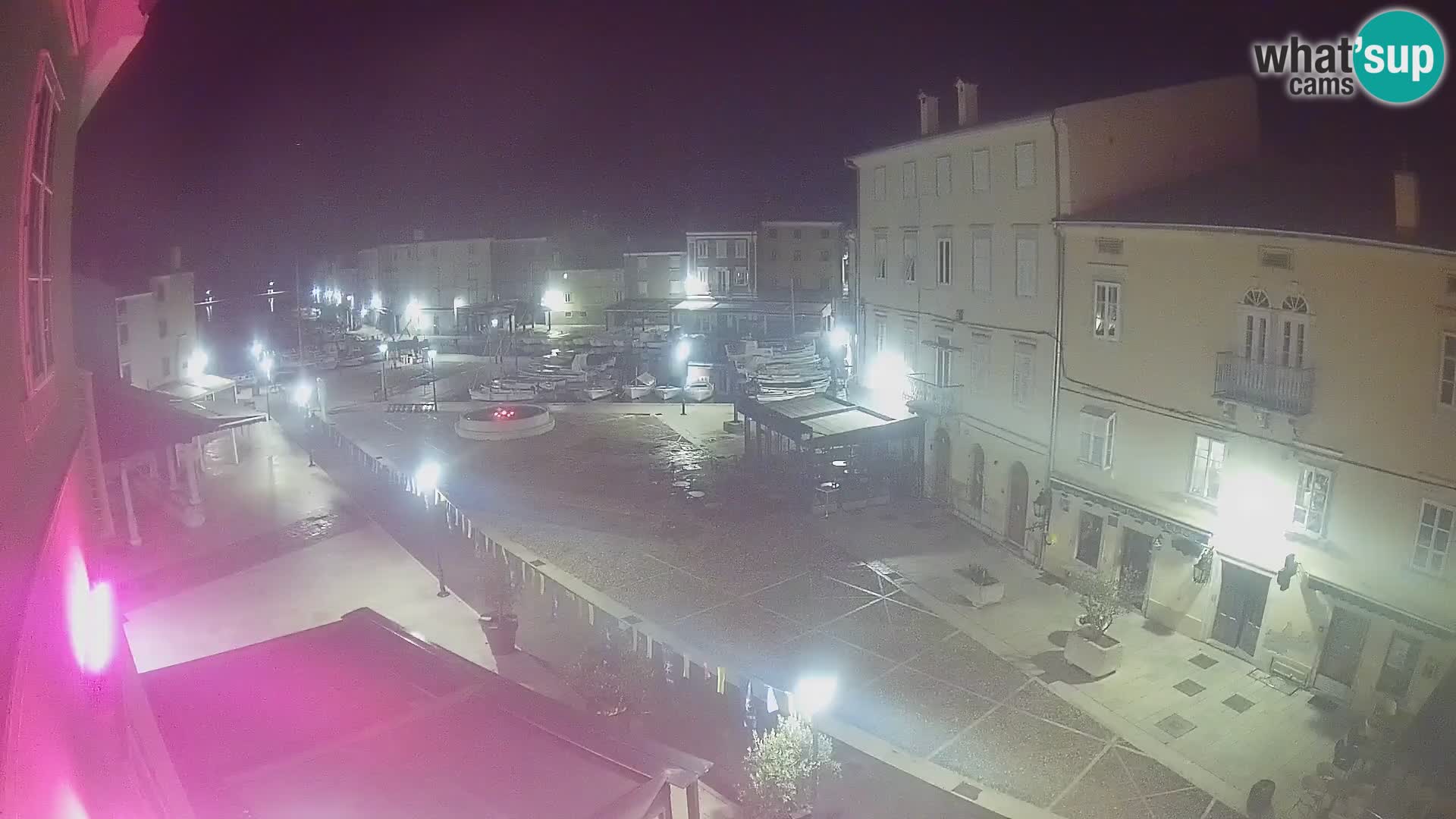 Cámara en vivo ciudad de Cres – plaza principal y “mandrač” – isla de Cres – Croacia