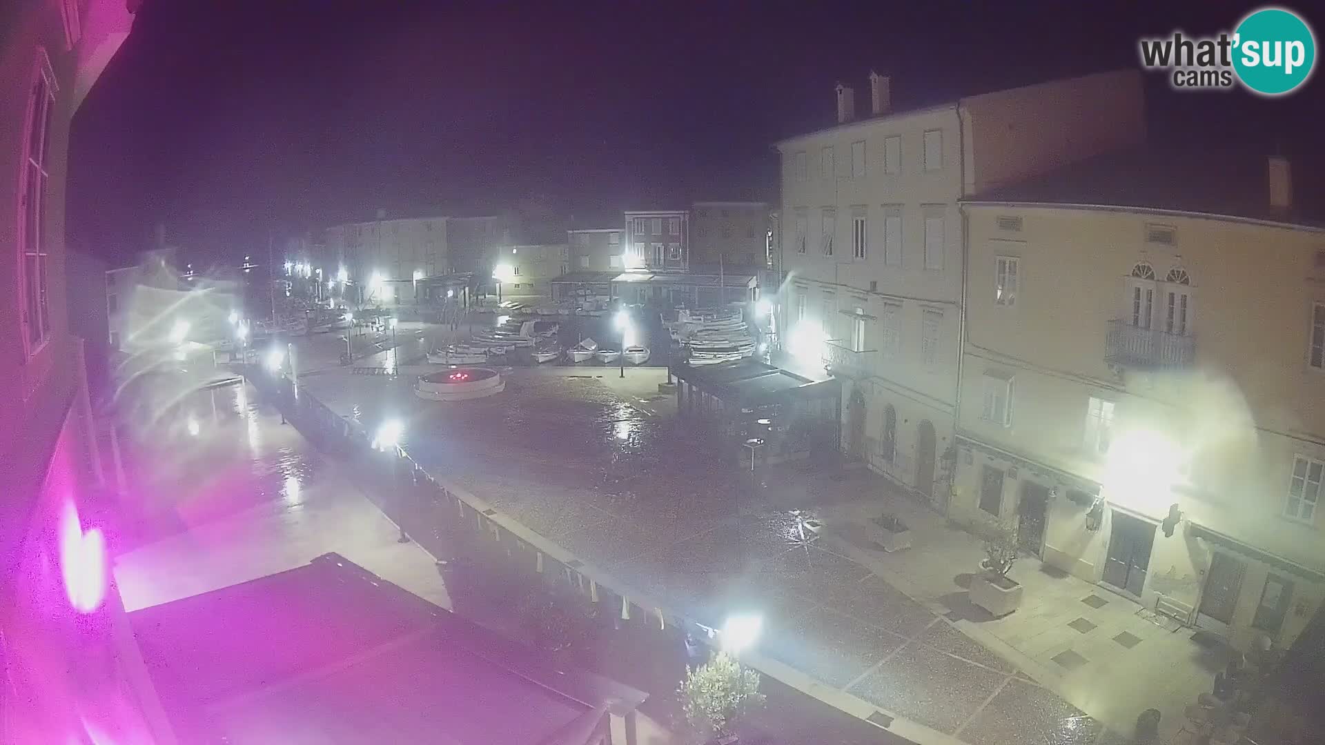 Cámara en vivo ciudad de Cres – plaza principal y “mandrač” – isla de Cres – Croacia