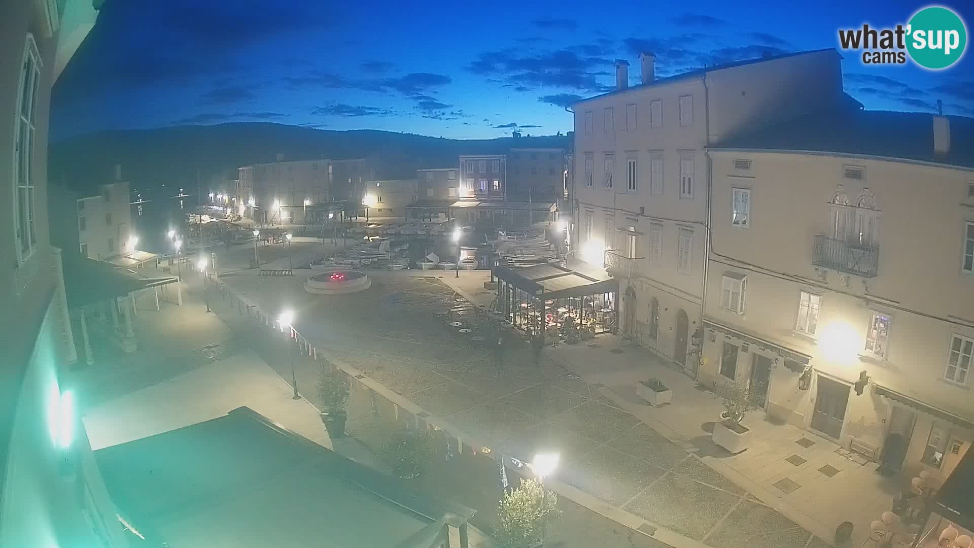 LIVE cam Cres city – place principale et “mandrač” – île de Cres – Croatie