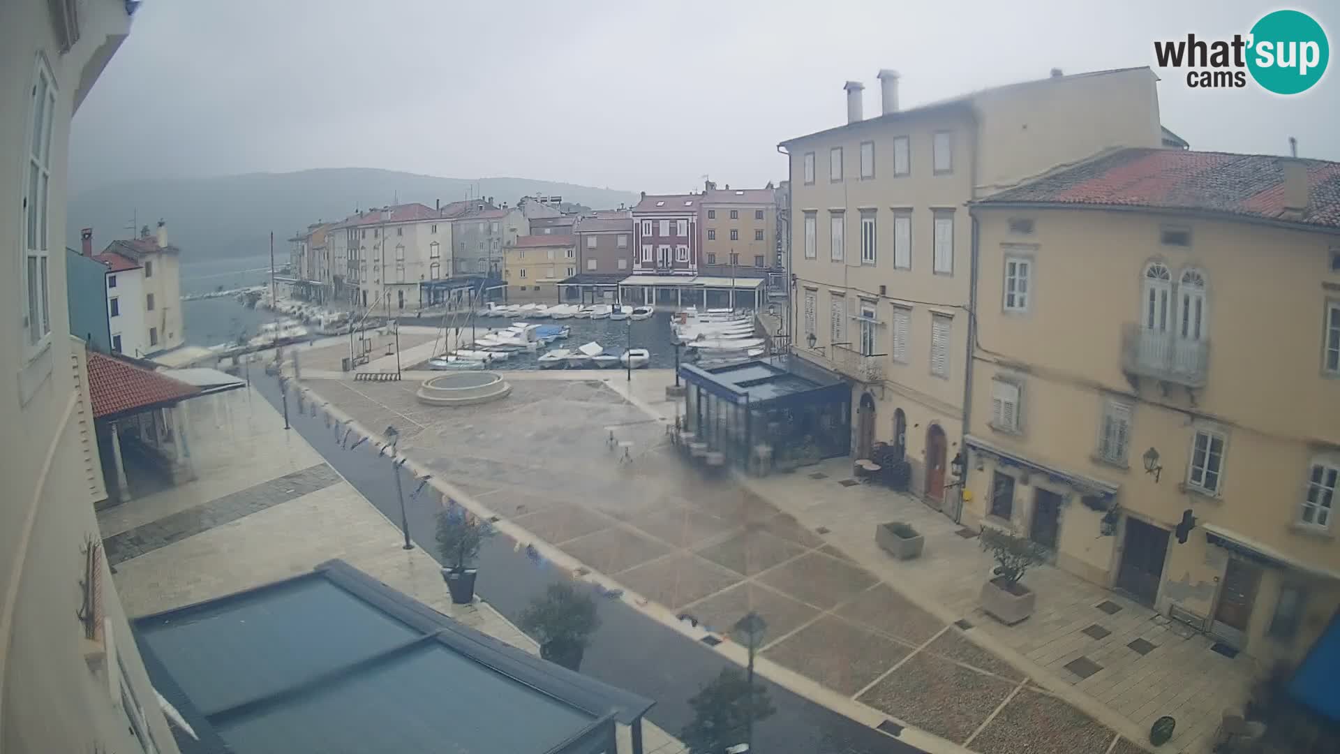 LIVE cam Cres Stadt – Hauptplatz und “mandrač” – Cres Insel – Kroatien