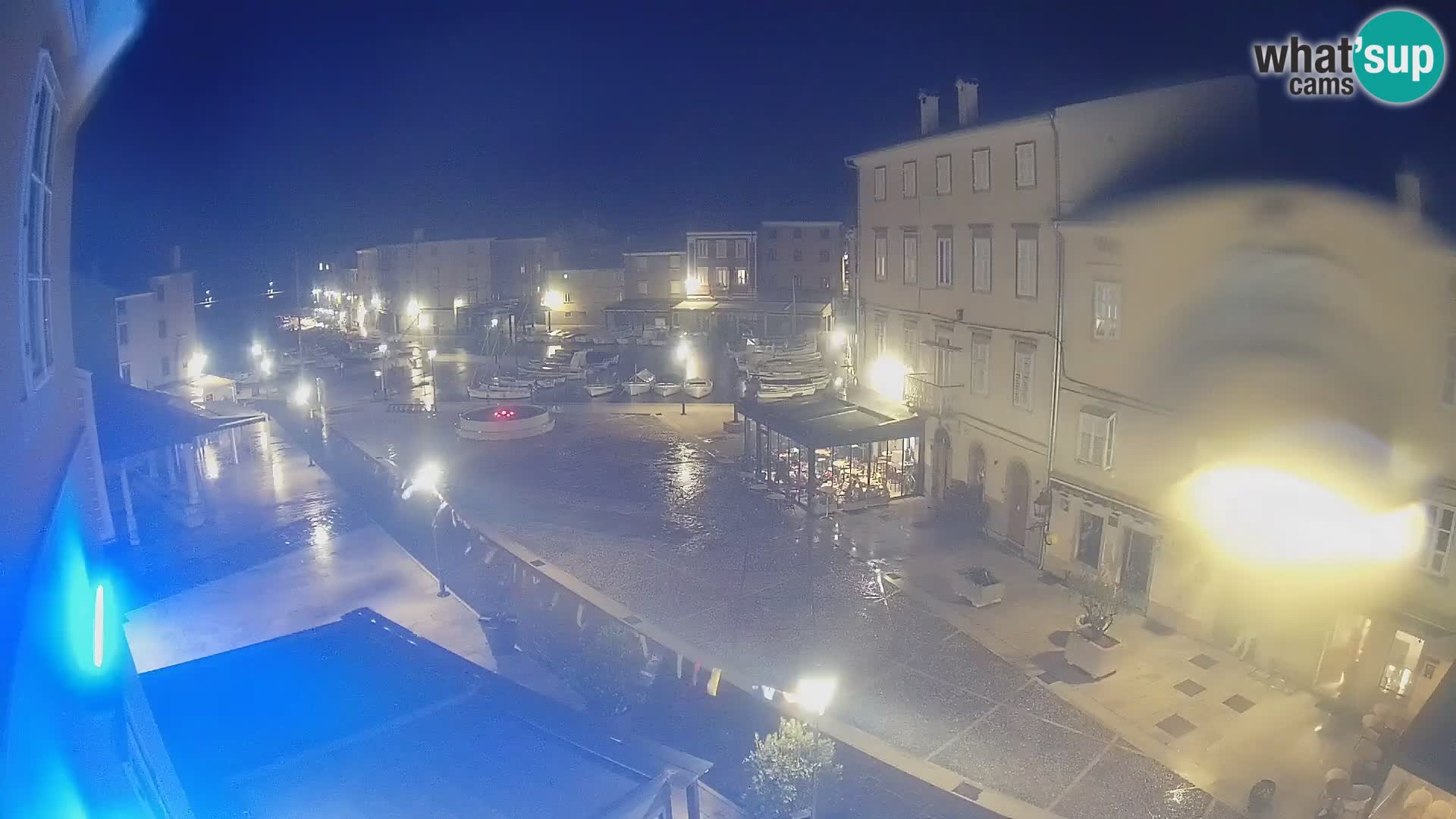 LIVE cam Cres city – place principale et “mandrač” – île de Cres – Croatie
