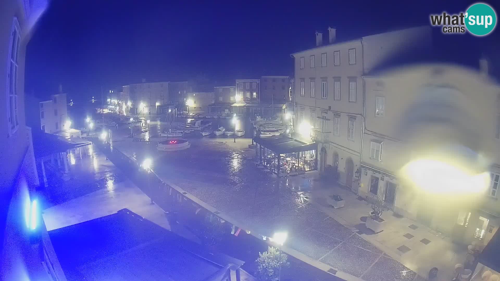 Cámara en vivo ciudad de Cres – plaza principal y “mandrač” – isla de Cres – Croacia