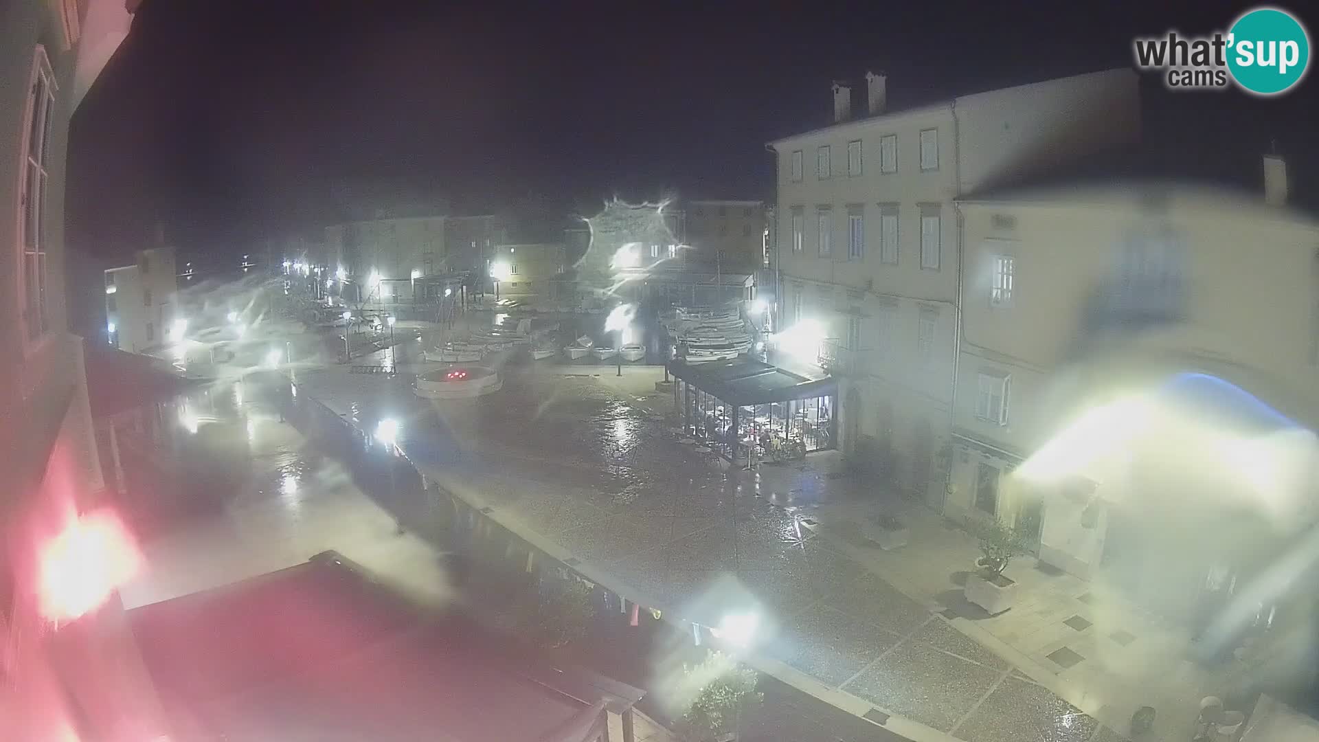 V ŽIVO spletna kamera Cres mesto – glavni trg in “mandrač” – otok Cres – Hrvaška