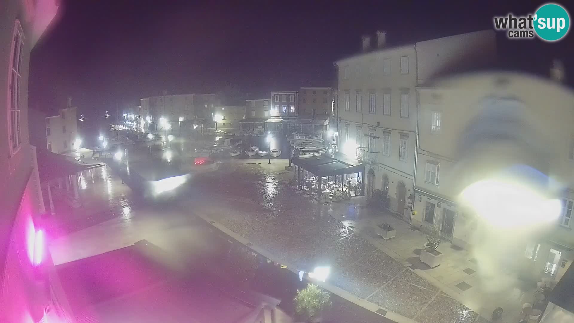 Kamera v ŽIVO Cres mesto – glavni trg in “mandrač” – otok Cres – Hrvaška