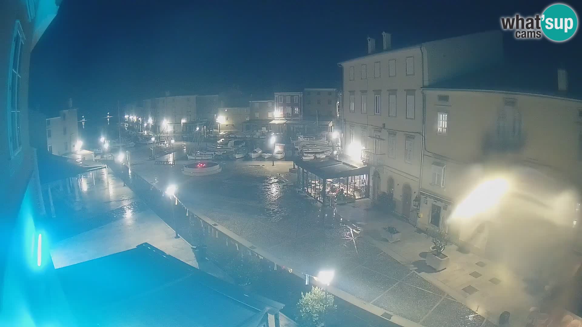 LIVE cam Cres city – place principale et “mandrač” – île de Cres – Croatie