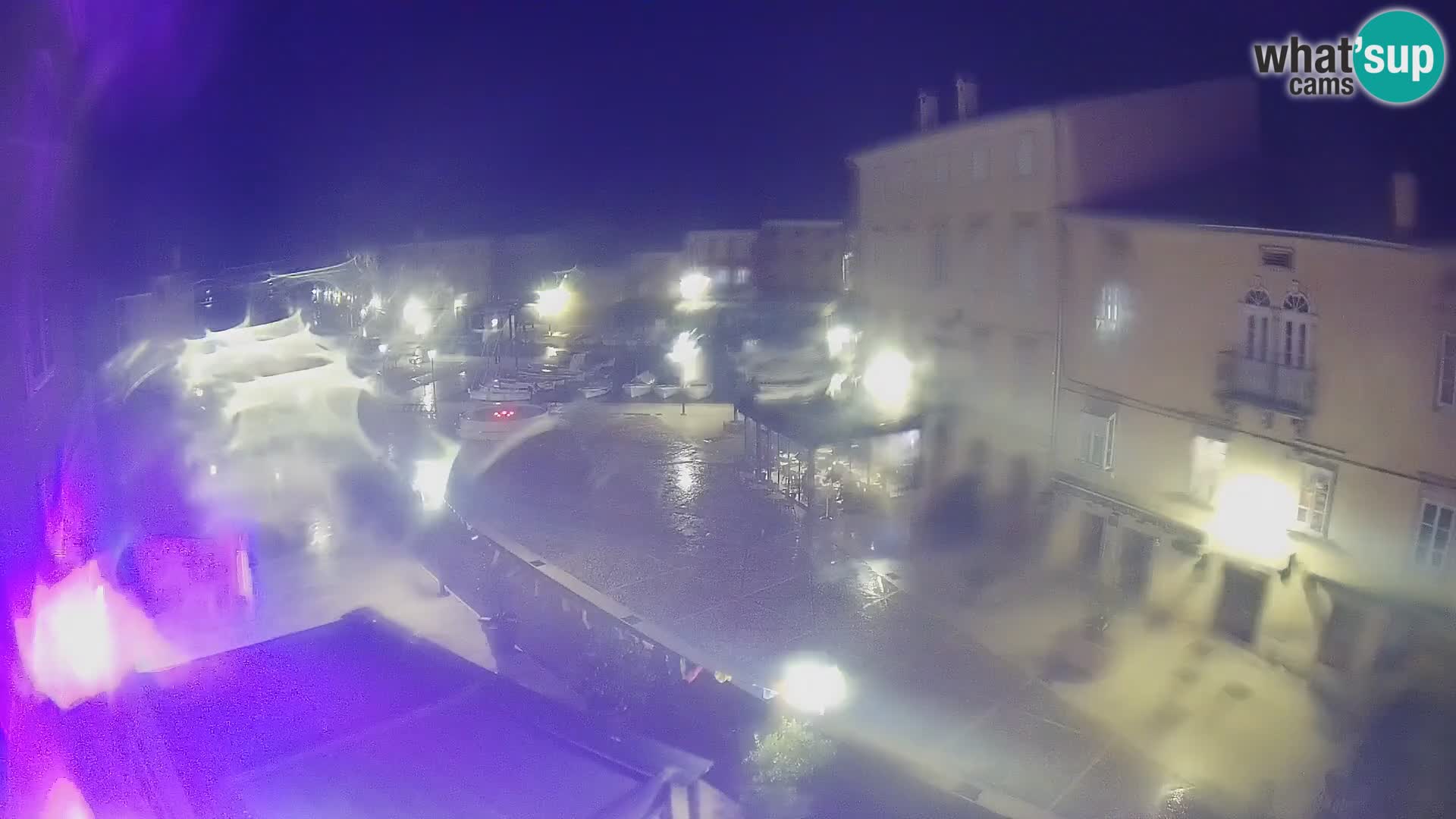 Web kamera Grad Cres – glavni trg i “mandrač” – otok Cres