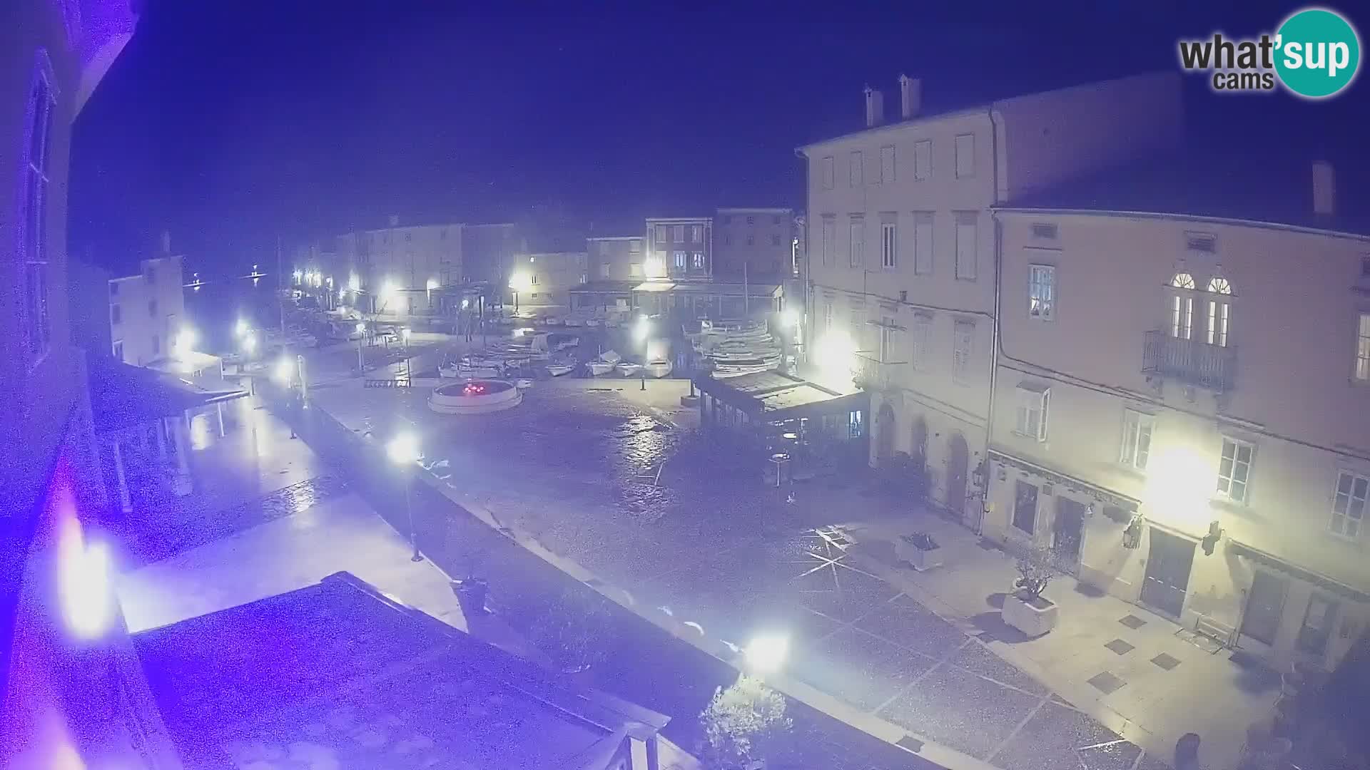 Kamera v ŽIVO Cres mesto – glavni trg in “mandrač” – otok Cres – Hrvaška