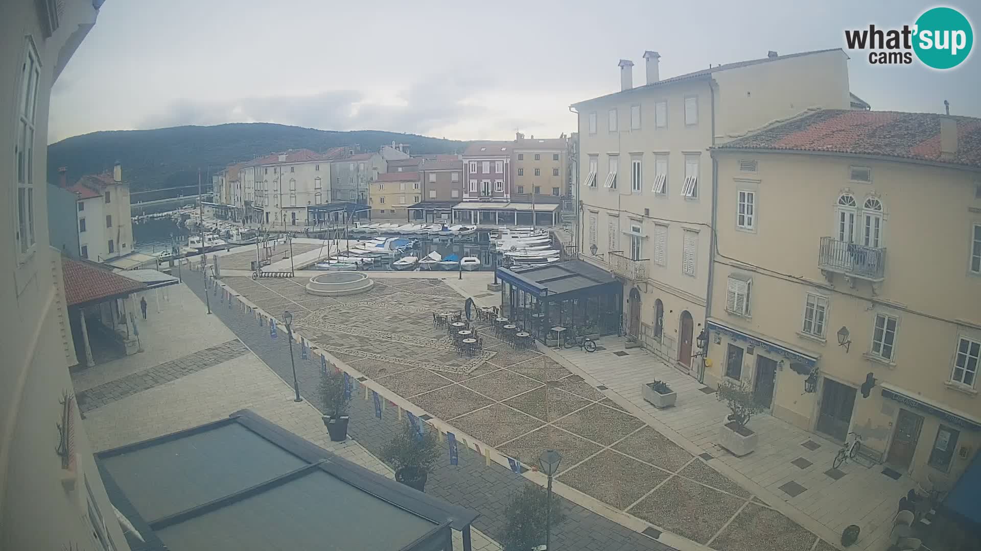 LIVE cam Cres Stadt – Hauptplatz und “mandrač” – Cres Insel – Kroatien