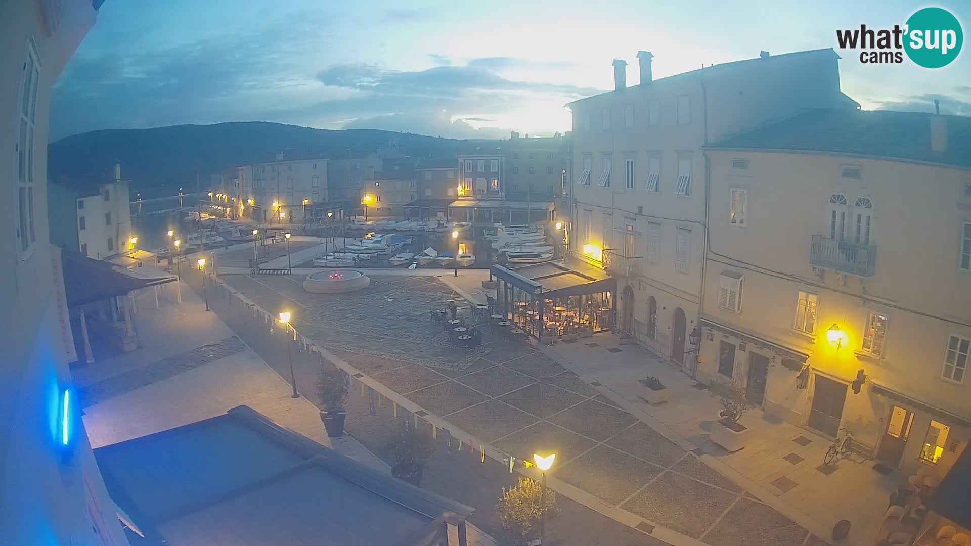 LIVE cam Cres Stadt – Hauptplatz und “mandrač” – Cres Insel – Kroatien