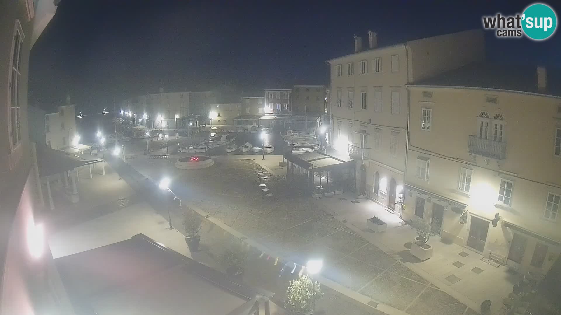 Kamera v ŽIVO Cres mesto – glavni trg in “mandrač” – otok Cres – Hrvaška