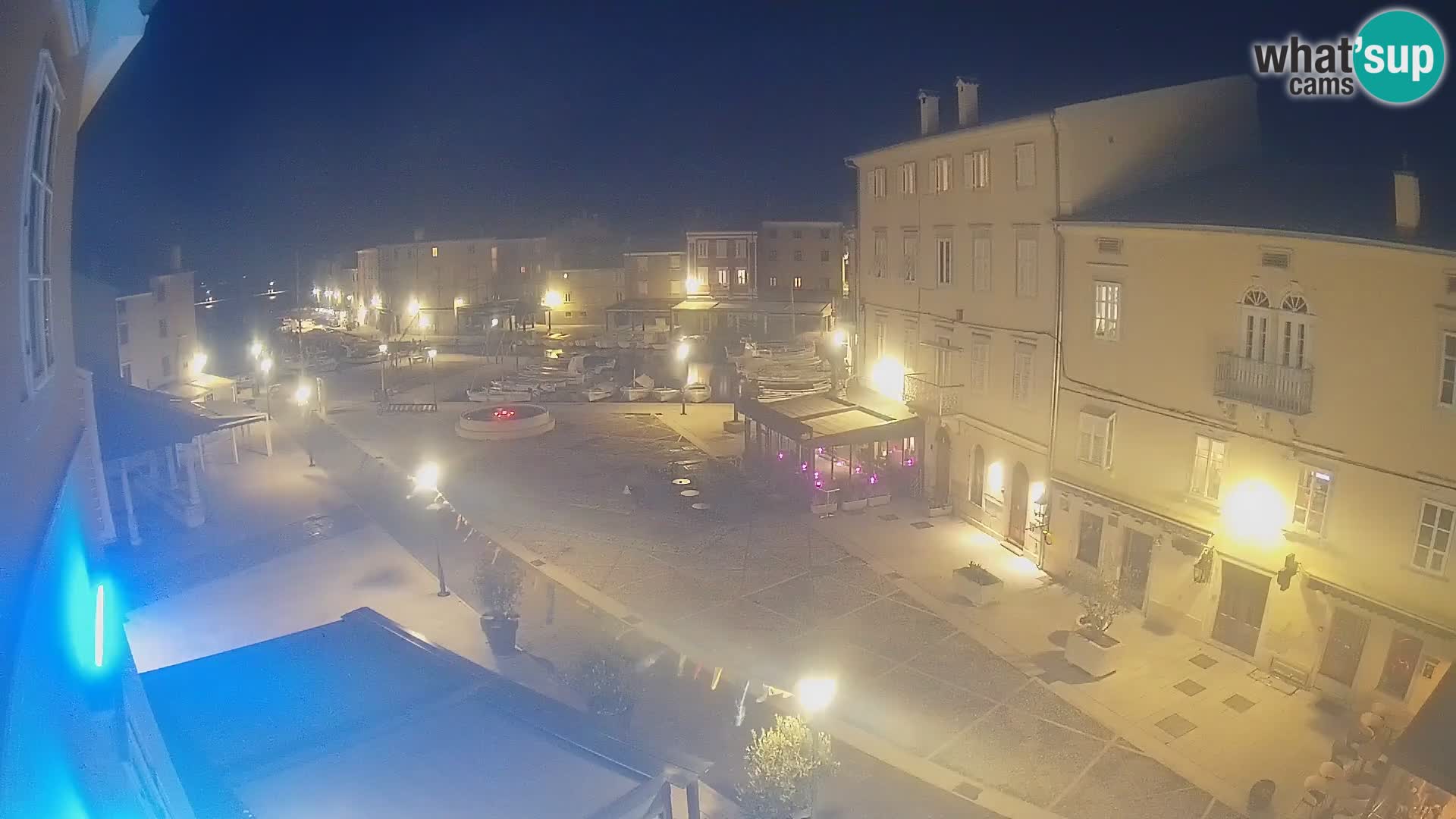 LIVE cam Cres city – place principale et “mandrač” – île de Cres – Croatie