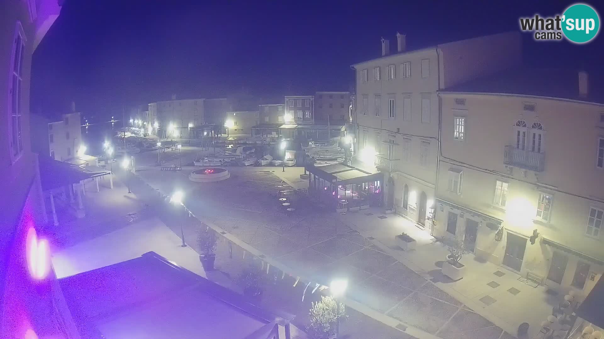 LIVE cam Cres city – place principale et “mandrač” – île de Cres – Croatie