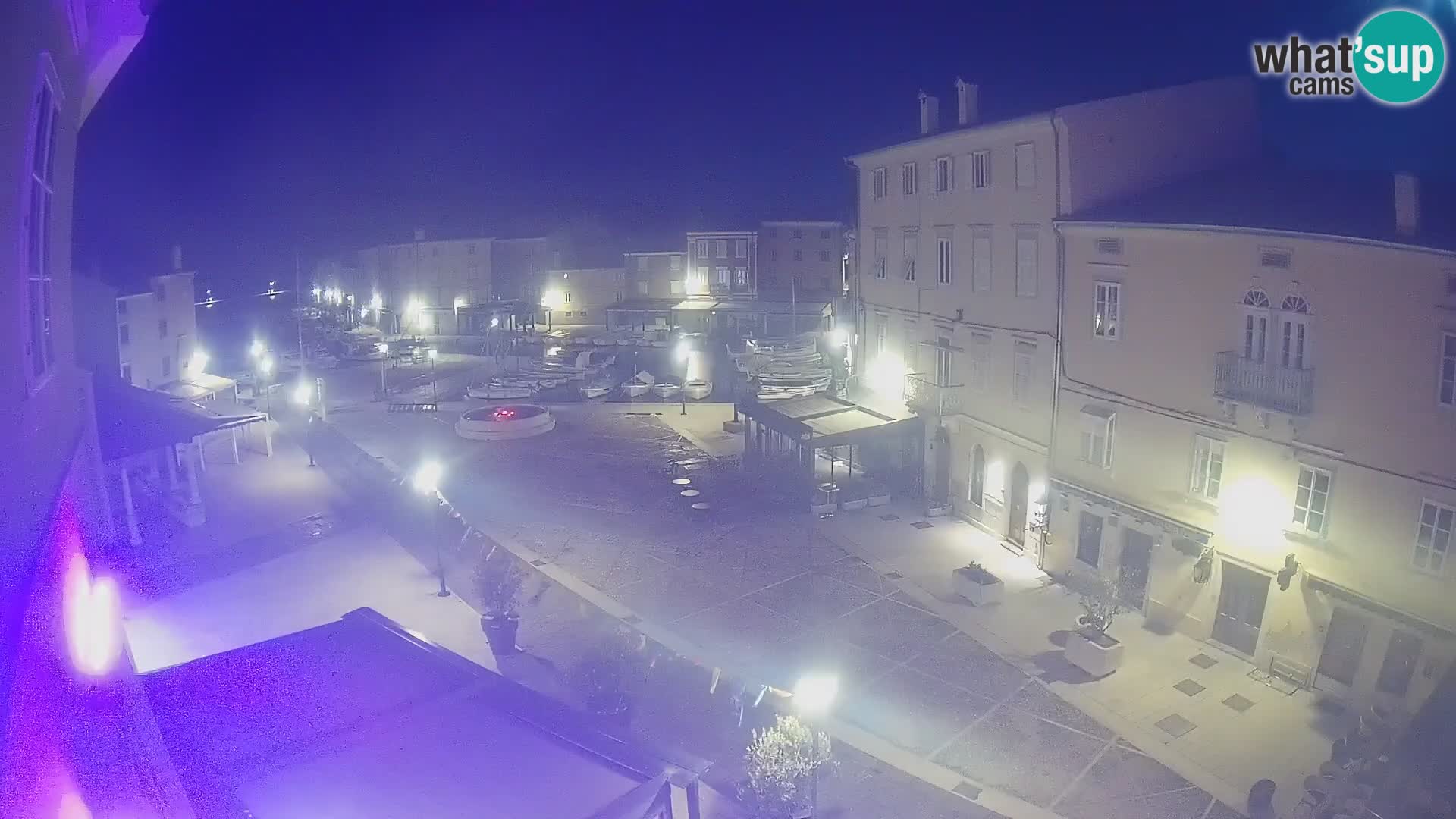 Kamera v ŽIVO Cres mesto – glavni trg in “mandrač” – otok Cres – Hrvaška