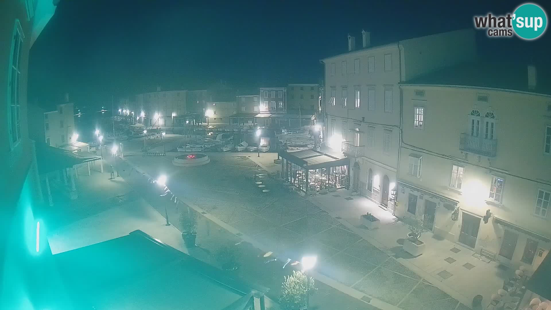 Kamera v ŽIVO Cres mesto – glavni trg in “mandrač” – otok Cres – Hrvaška