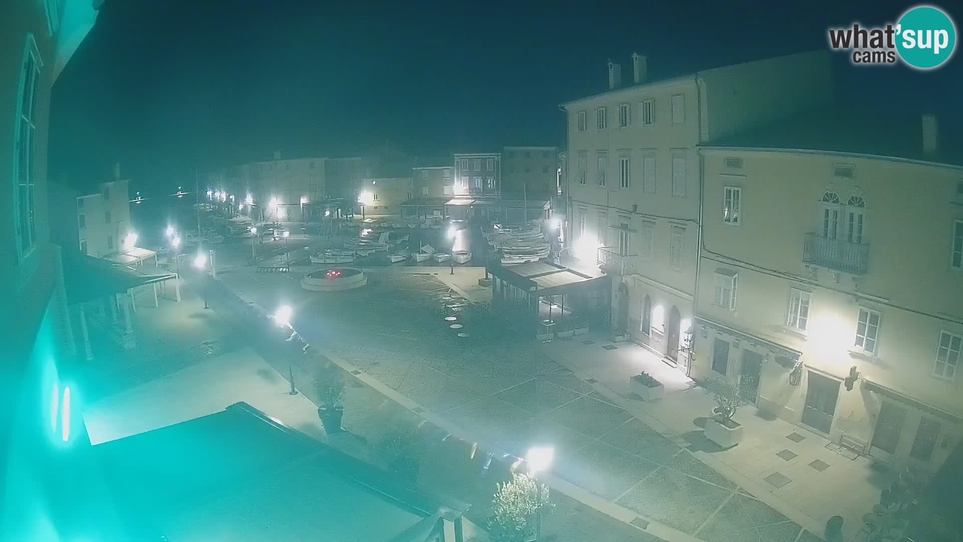 LIVE cam Cres city – place principale et “mandrač” – île de Cres – Croatie