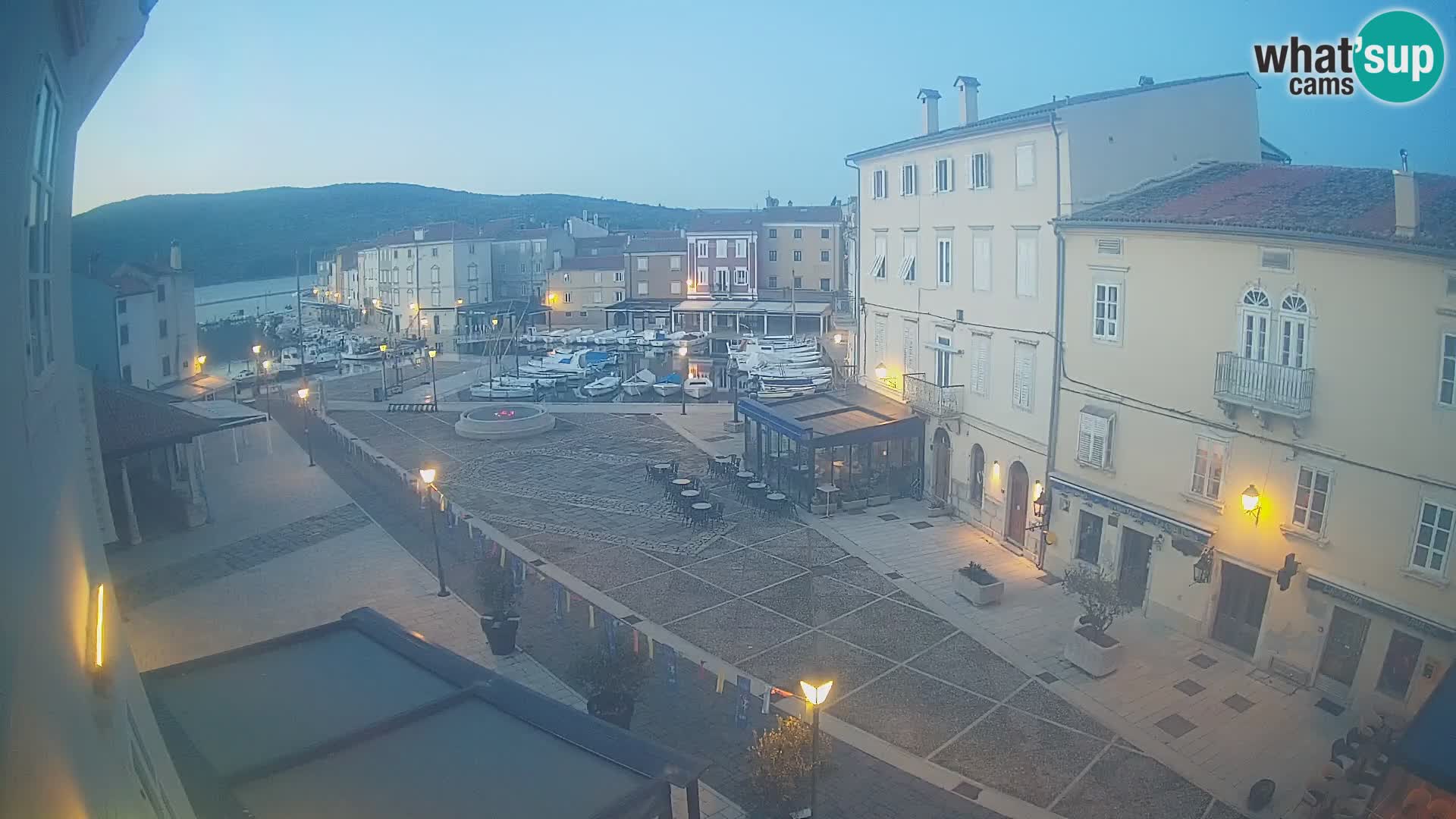 LIVE cam Cres Stadt – Hauptplatz und “mandrač” – Cres Insel – Kroatien