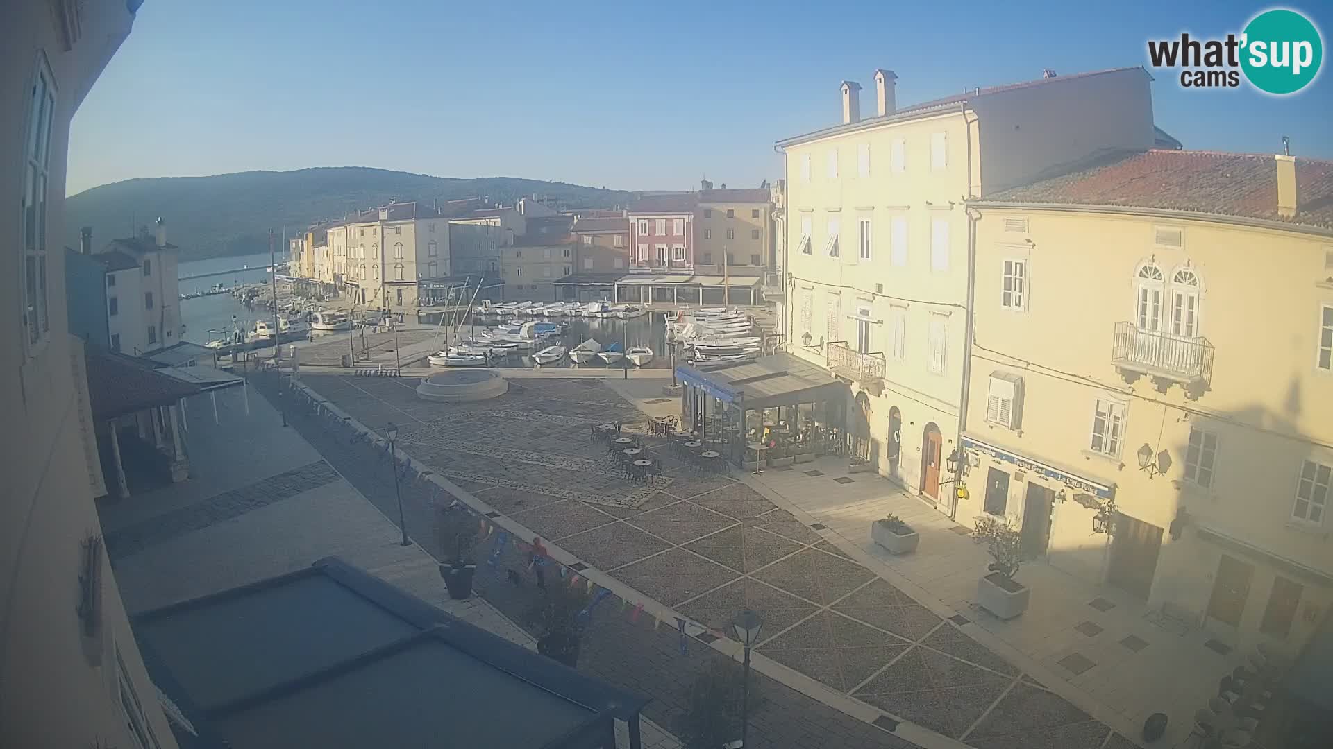 LIVE cam Cres city – place principale et “mandrač” – île de Cres – Croatie