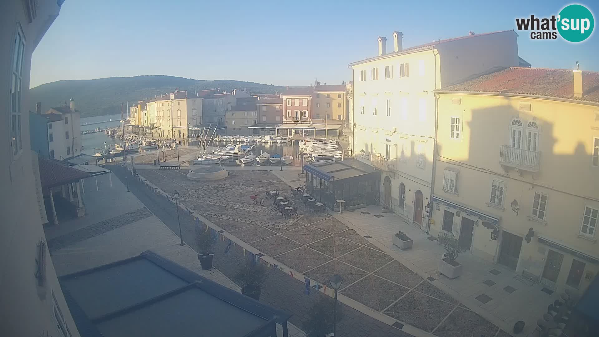 LIVE cam Cres city – place principale et “mandrač” – île de Cres – Croatie