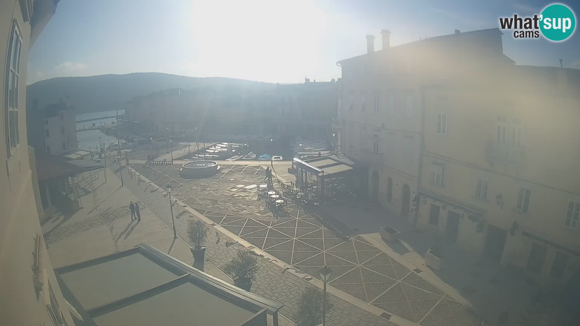 LIVE cam Cres city – place principale et “mandrač” – île de Cres – Croatie