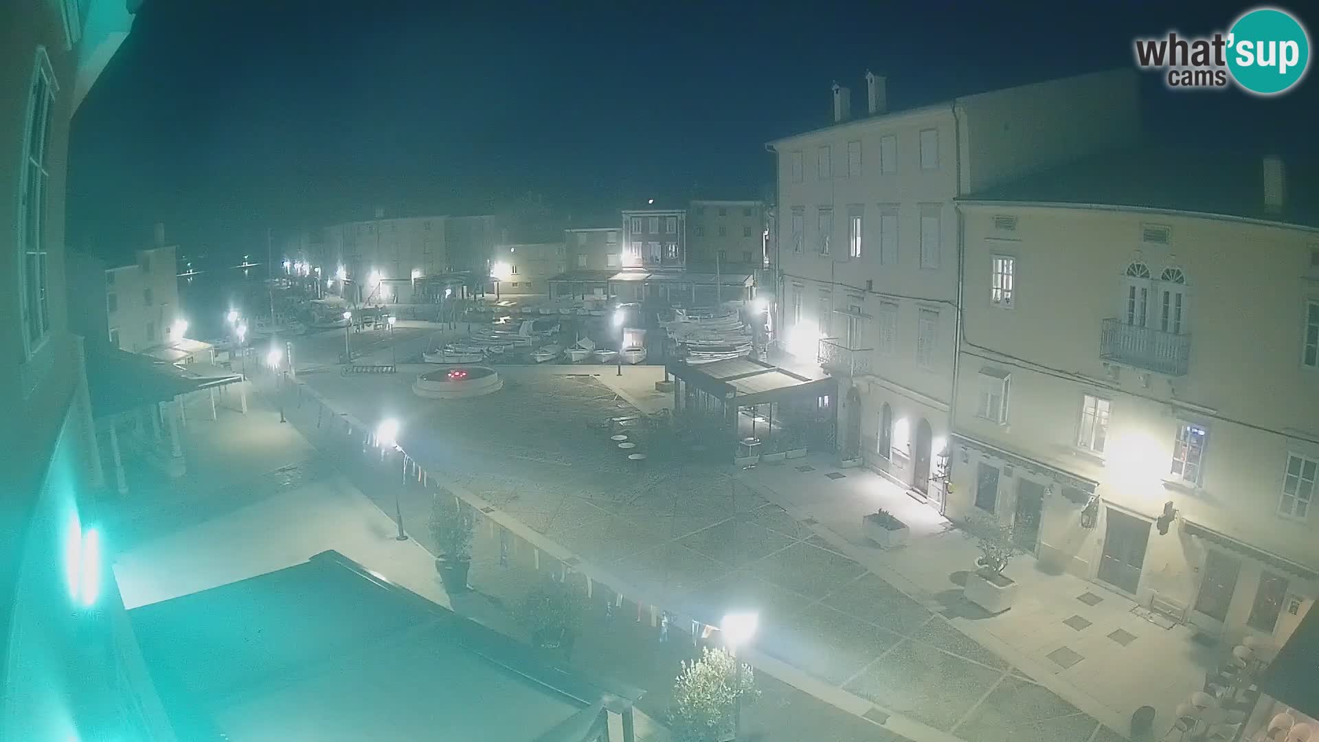 LIVE cam Cres city – place principale et “mandrač” – île de Cres – Croatie