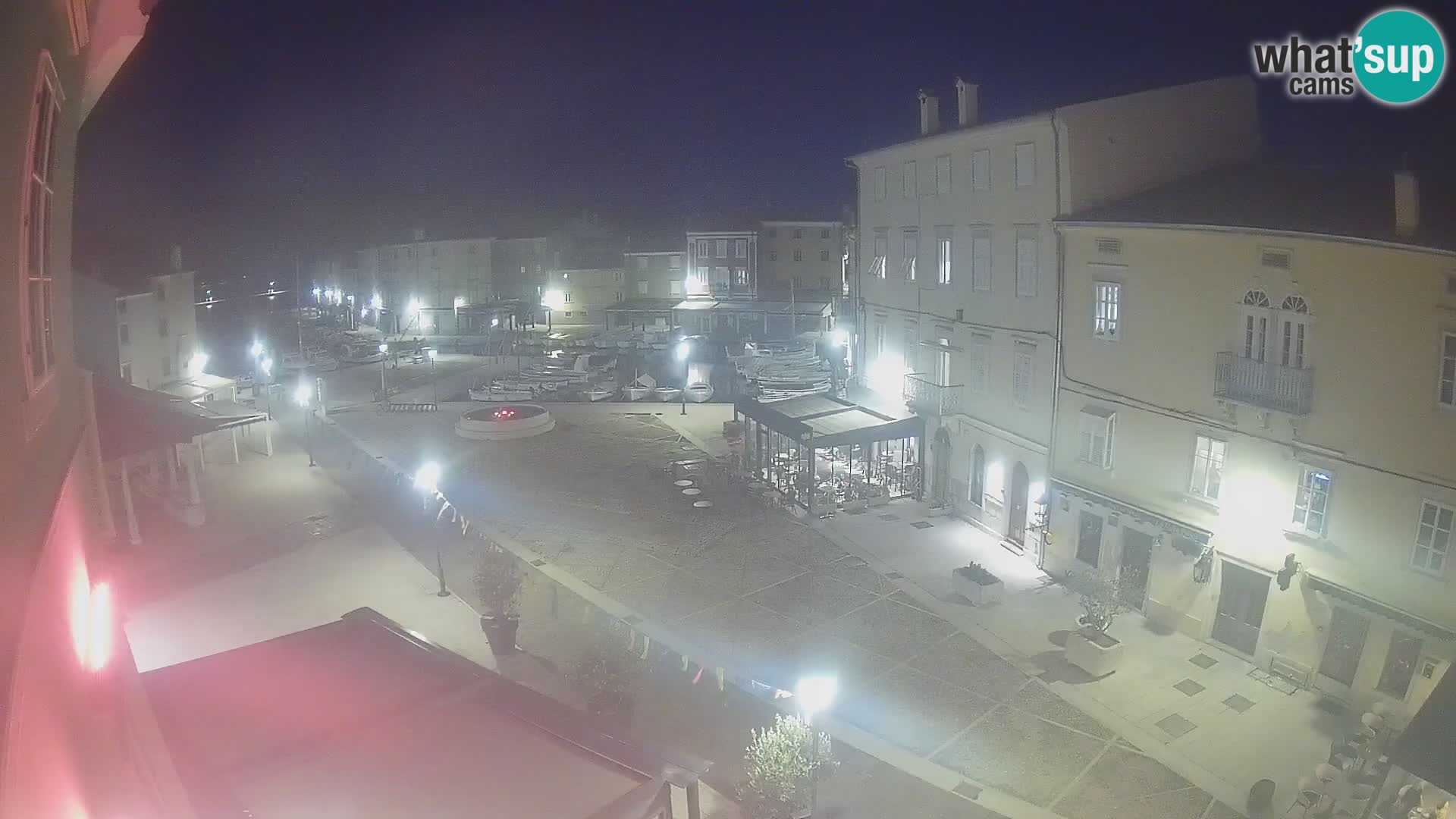 Kamera v ŽIVO Cres mesto – glavni trg in “mandrač” – otok Cres – Hrvaška