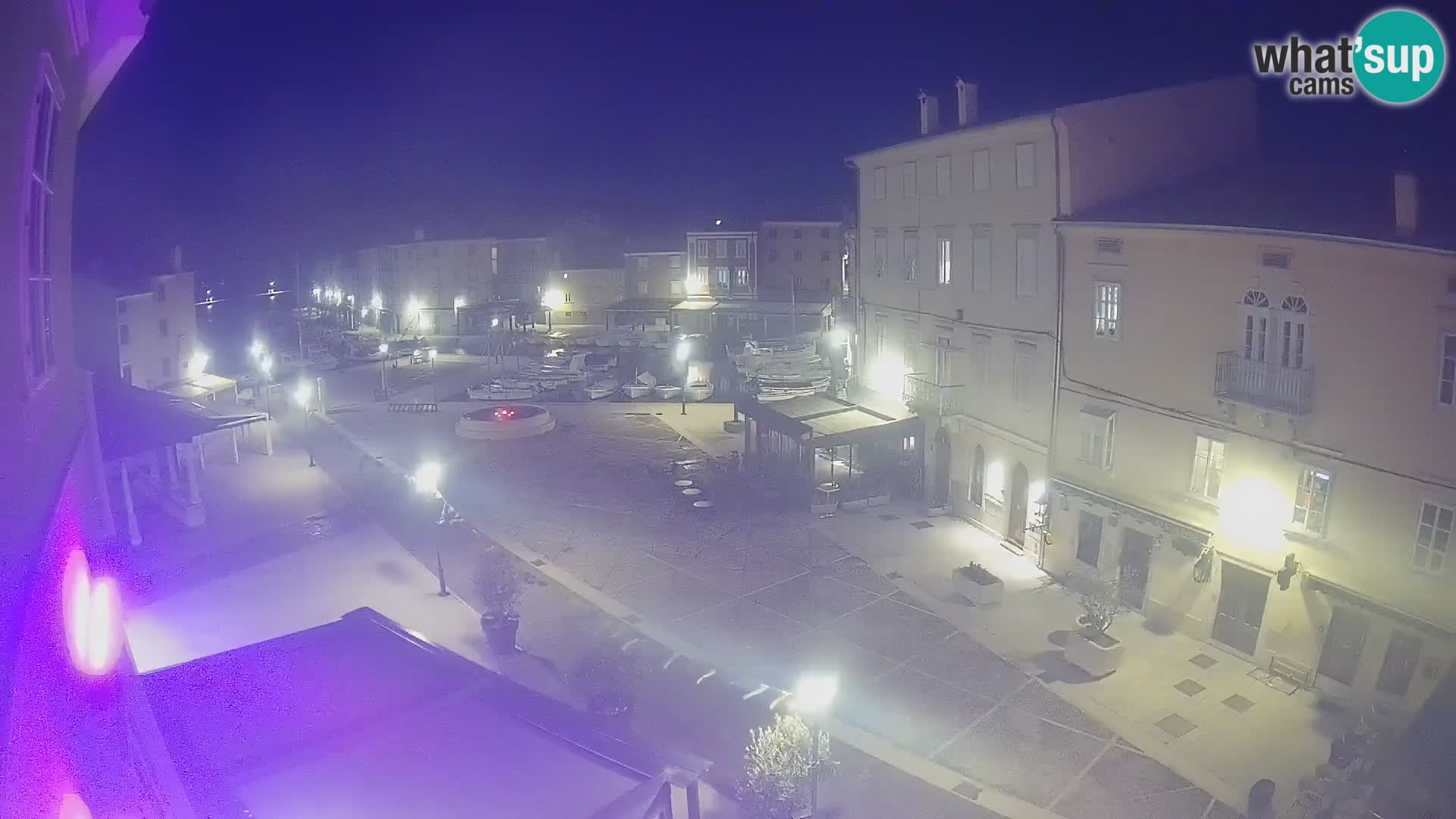 Cámara en vivo ciudad de Cres – plaza principal y “mandrač” – isla de Cres – Croacia