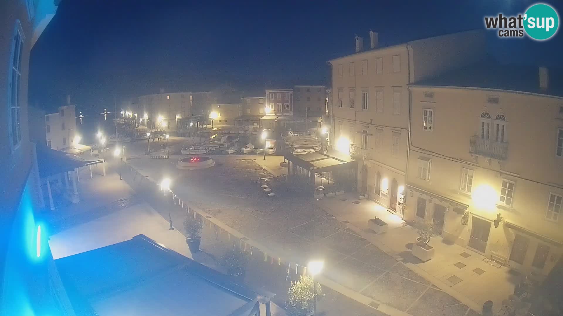 LIVE cam Cres city – place principale et “mandrač” – île de Cres – Croatie
