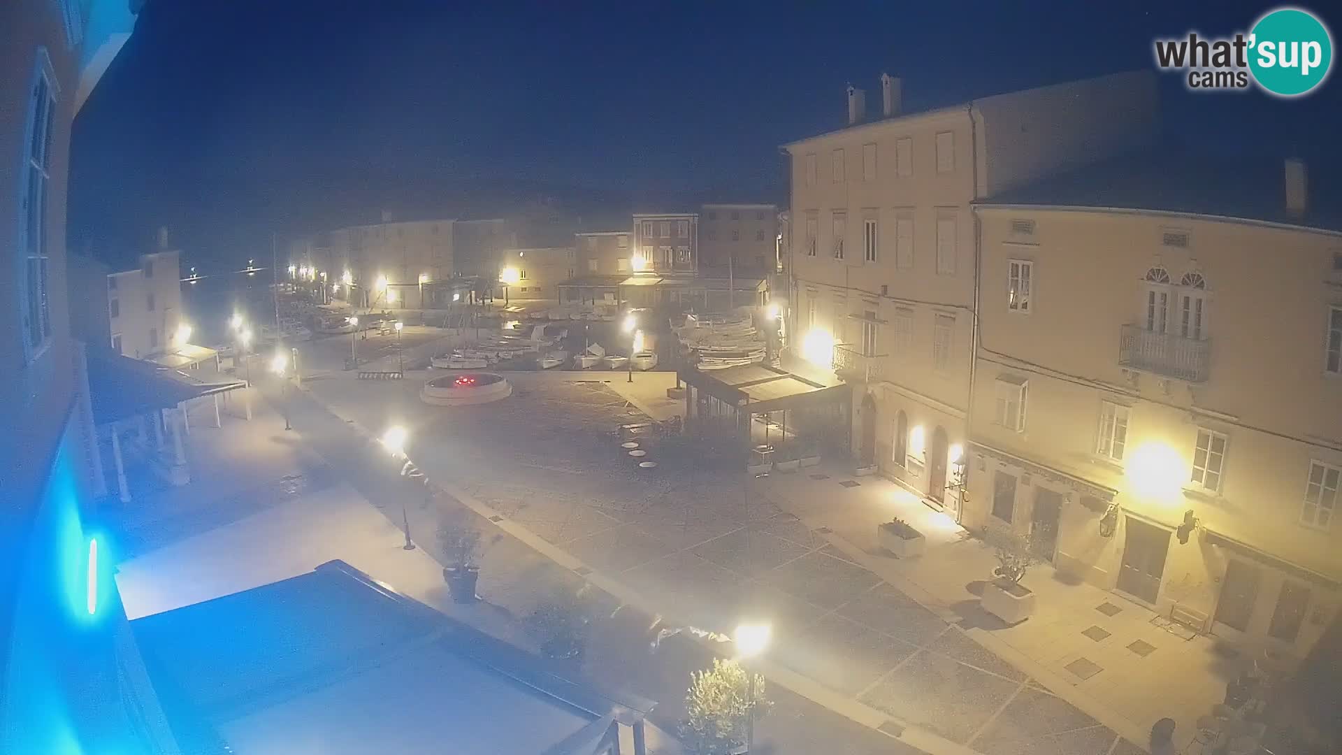 Cámara en vivo ciudad de Cres – plaza principal y “mandrač” – isla de Cres – Croacia