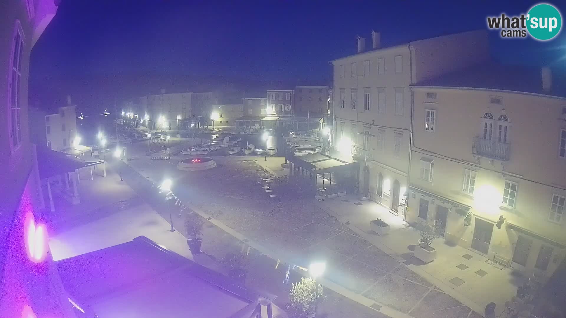 LIVE cam Cres city – place principale et “mandrač” – île de Cres – Croatie